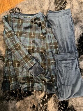 Cuddl Duds Checkered Pajama Set - Black and Blue Medium Tall Velour Soft & Cozy.